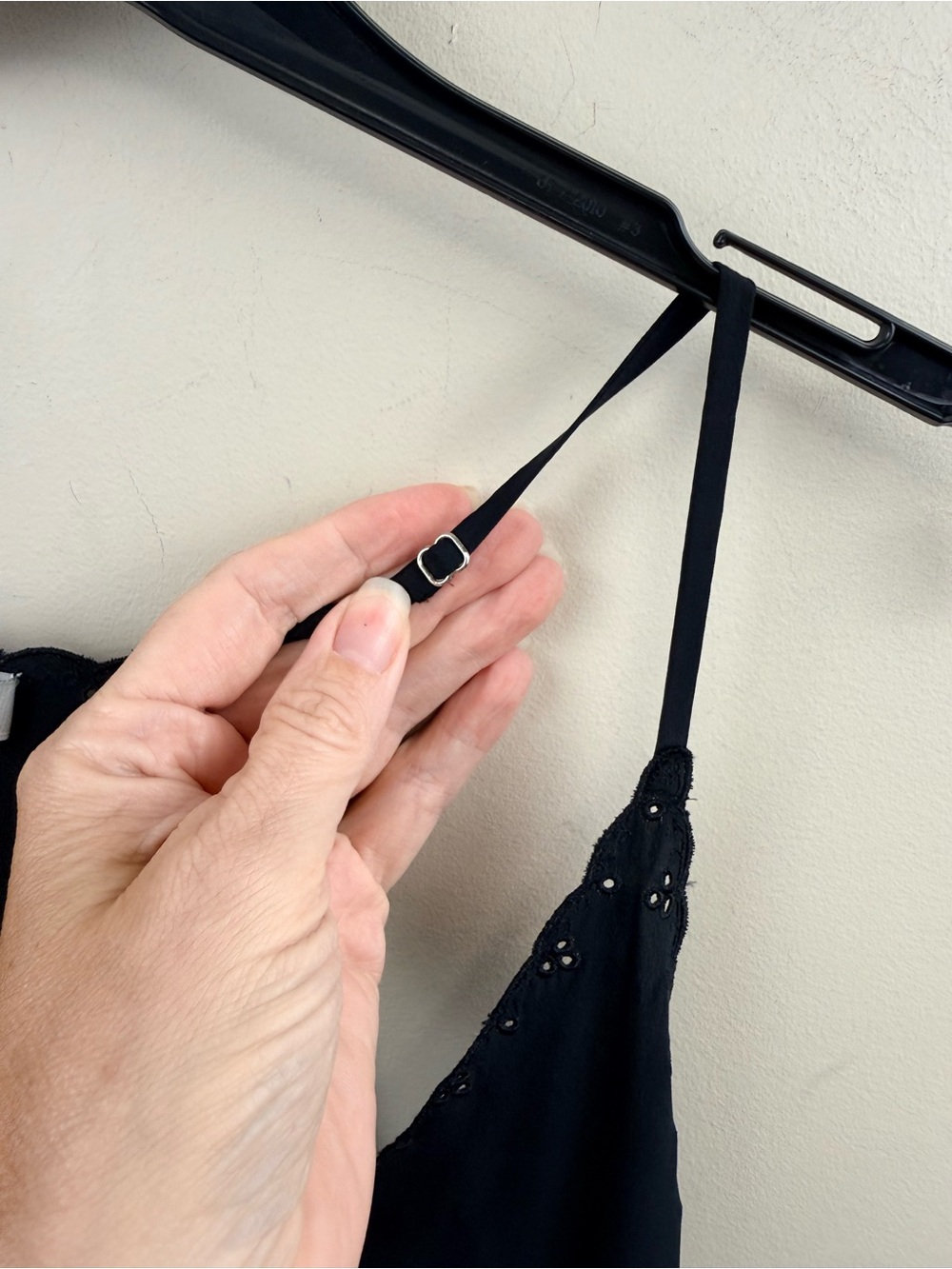 Joie 100% silk black V neck camisole large - Picture 4 of 11